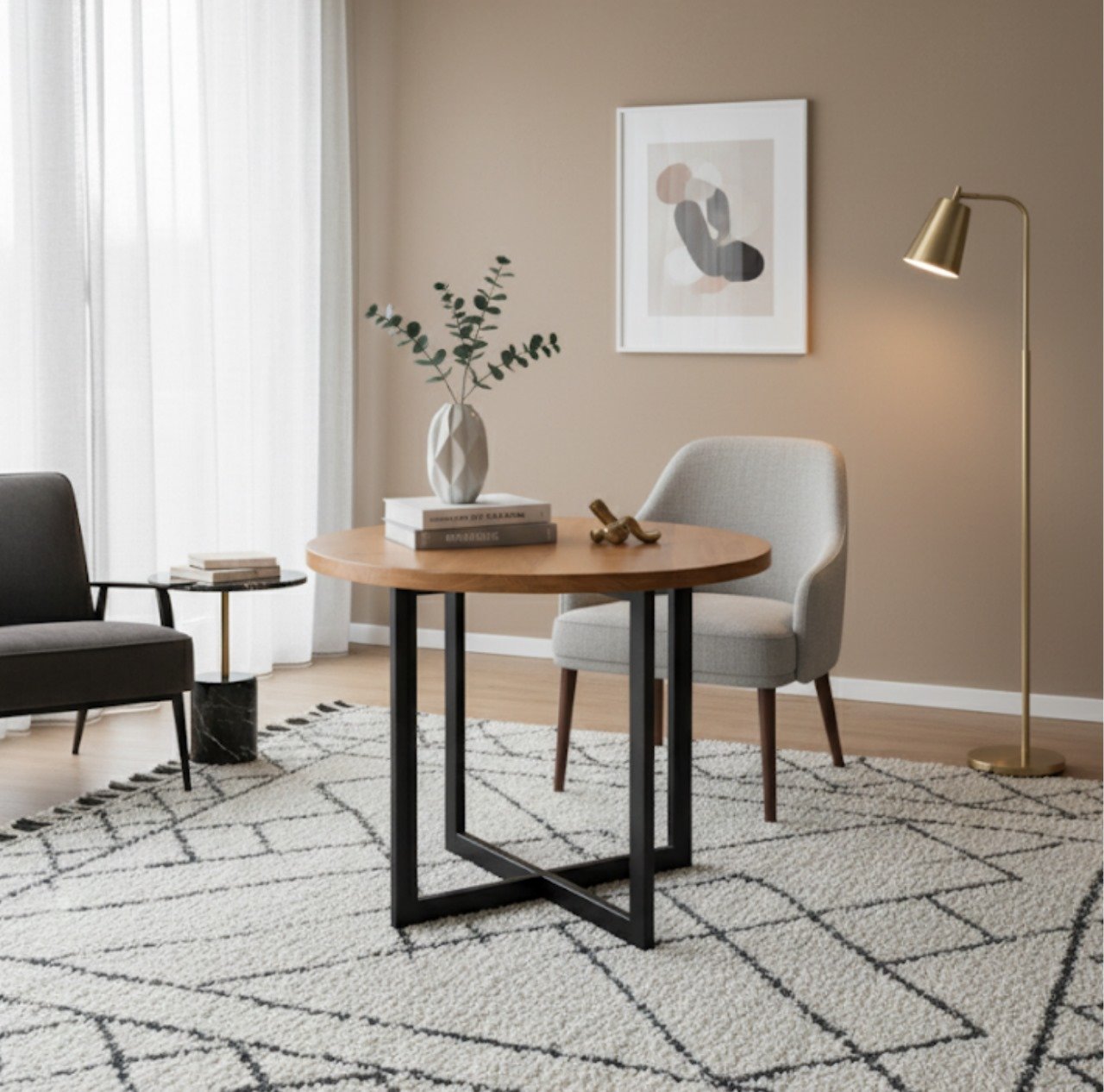 Mesa de lectura redonda en un rincón de lectura